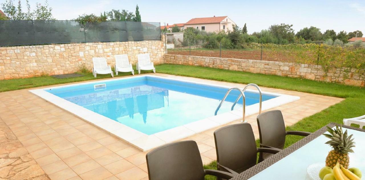Sunny Villa Kaštelir Buitenkant foto