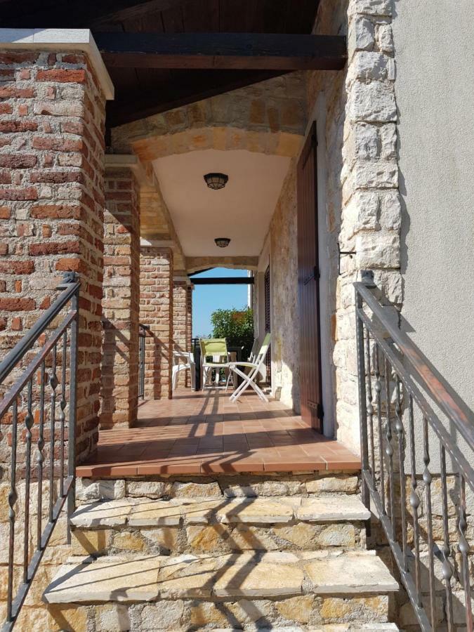 Sunny Villa Kaštelir Buitenkant foto