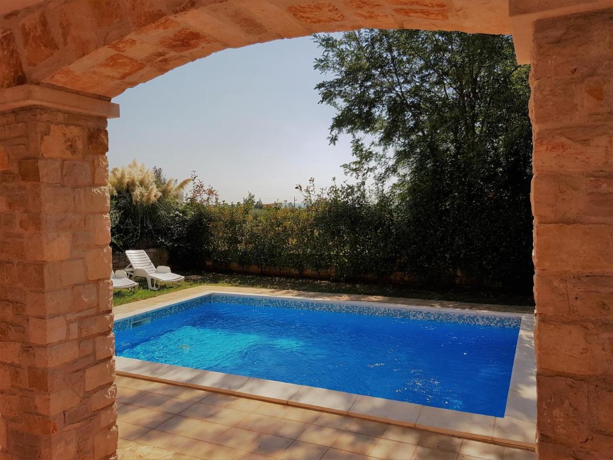Sunny Villa Kaštelir Buitenkant foto